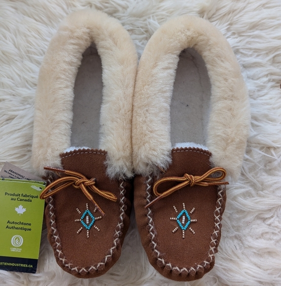 Bastien industries indigenous made in Canada moccasins 8 - Picture 1 of 7